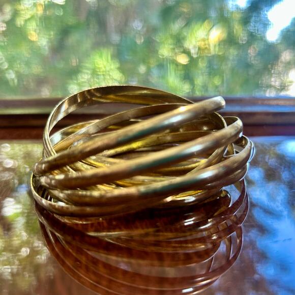 Vintage Interlocking Gold Tone Bangle Bracelet – Set of 9 Bands - Picture 7 of 10